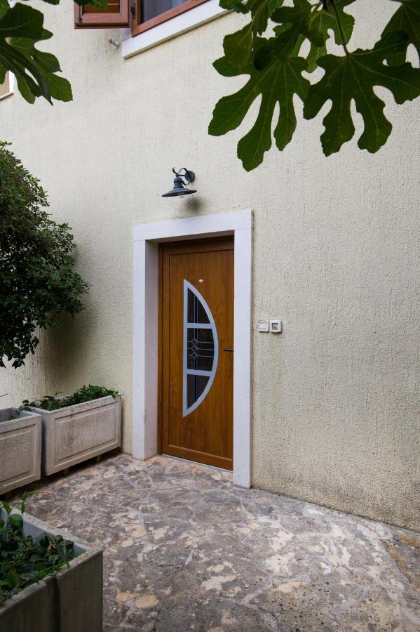 Apartman Mediterraneo Супетар Екстериор снимка